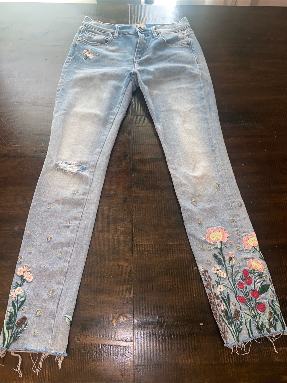 DRIFTWOOD Light Blue Cropped Jeans with Floral Embroidery